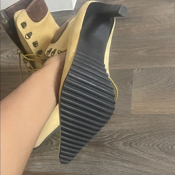 Steve Madden Tan and Brown Heeled Boots - Picture 3 of 4